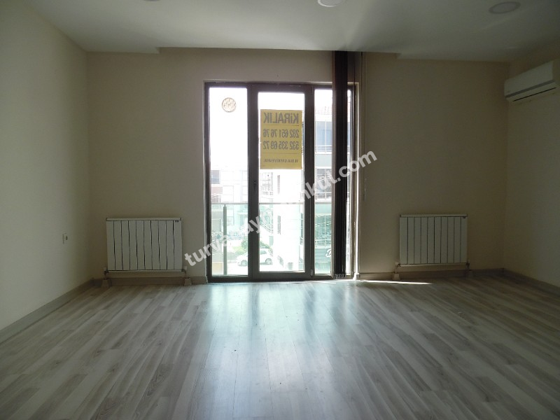 RESMİ KURUMLARA YAKIN REKLAM DEĞERLİ KİRALIK OFİS