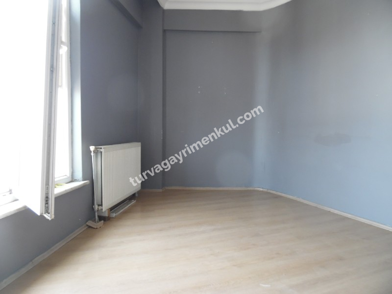 ÇORLU MERKEZDE KİRALIK 1+1 SON KAT DAİRE 