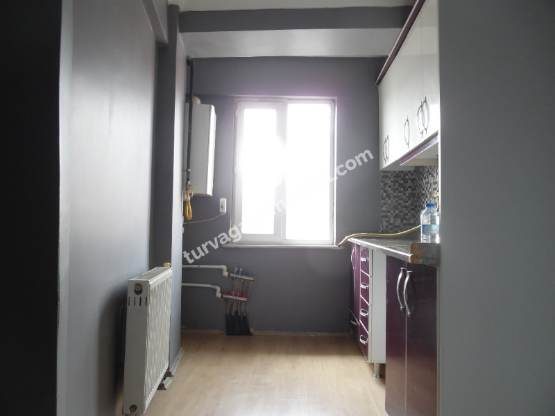 ÇORLU MERKEZDE KİRALIK 1+1 SON KAT DAİRE 