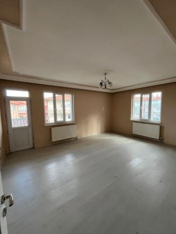 AFYON ÜÇOK EMLAKTAN FATİH MAH TEMİZ BAKIMLI 4+1 KİRALIK DAİRE 