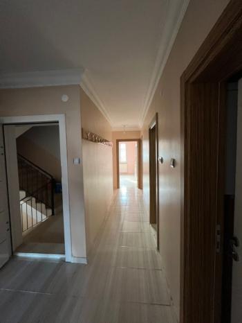 AFYON ÜÇOK EMLAKTAN FATİH MAH TEMİZ BAKIMLI 4+1 KİRALIK DAİRE 