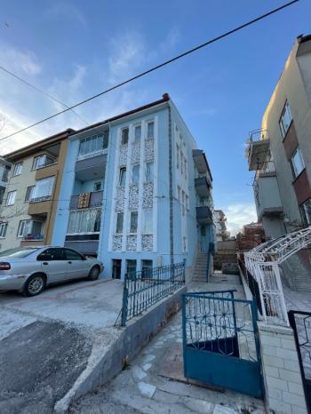 AFYON ÜÇOK EMLAKTAN HARBİŞ GAZİ  MAH. SATILIK BAKIMLI ARAKAT 3+1 DAİRE