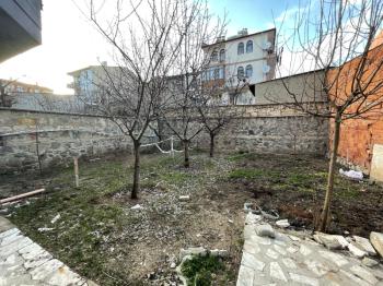 AFYON ÜÇOK EMLAKTAN HARBİŞ GAZİ  MAH. SATILIK BAKIMLI ARAKAT 3+1 DAİRE