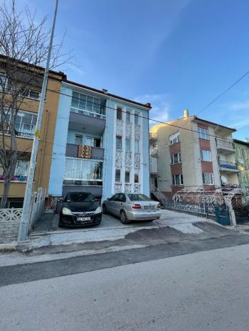 AFYON ÜÇOK EMLAKTAN HARBİŞ GAZİ  MAH. SATILIK BAKIMLI ARAKAT 3+1 DAİRE