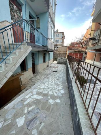 AFYON ÜÇOK EMLAKTAN HARBİŞ GAZİ  MAH. SATILIK BAKIMLI ARAKAT 3+1 DAİRE