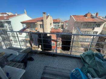 AFYON ÜÇOK EMLAKTAN KURTULUŞ CADDESİNDE SATILIK 2+1 TEMİZ BAKIMLI DAİRE