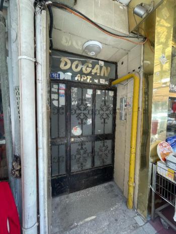 AFYON ÜÇOK EMLAKTAN KURTULUŞ CADDESİNDE SATILIK 2+1 TEMİZ BAKIMLI DAİRE