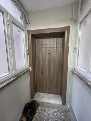 AFYON ÜÇOK EMLAKTAN KURTULUŞ CADDESİNDE SATILIK 2+1 TEMİZ BAKIMLI DAİRE
