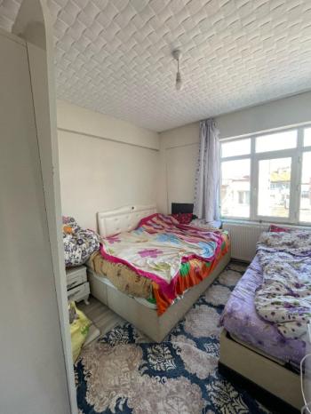 AFYON ÜÇOK EMLAKTAN KURTULUŞ CADDESİNDE SATILIK 2+1 TEMİZ BAKIMLI DAİRE