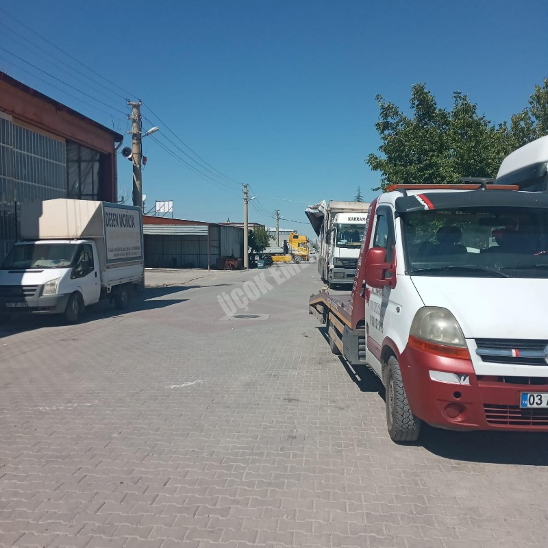 AFYON ÜÇOK EMLAKTAN 2. KÜÇÜK SANAYİ SİT SATILIK 180M² DÜKKAN