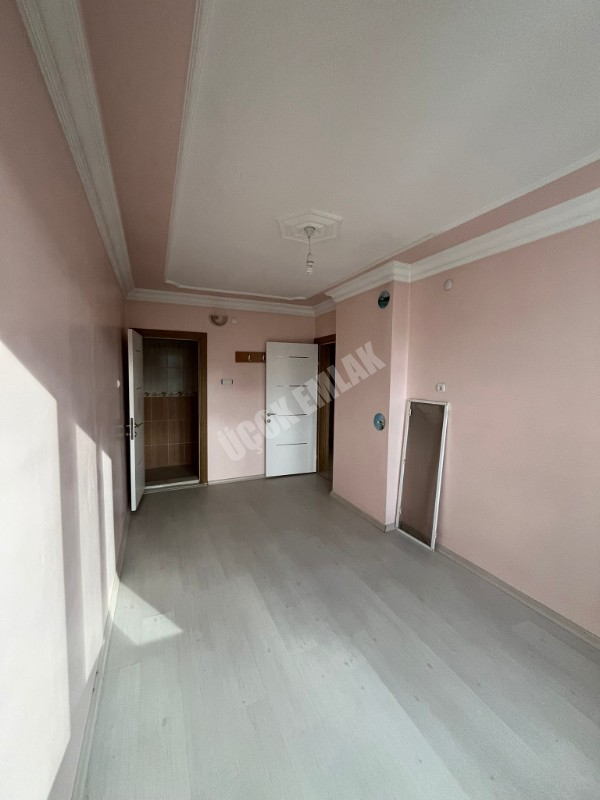 AFYON ÜÇOK EMLAKTAN FATİH MAH TEMİZ BAKIMLI 4+1 KİRALIK DAİRE 