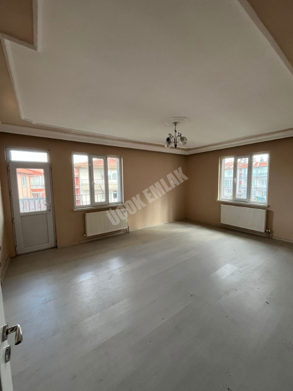 AFYON ÜÇOK EMLAKTAN FATİH MAH TEMİZ BAKIMLI 4+1 KİRALIK DAİRE 