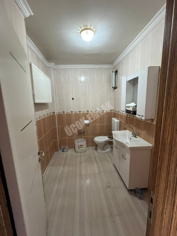 AFYON ÜÇOK EMLAKTAN FATİH MAH TEMİZ BAKIMLI 4+1 KİRALIK DAİRE 
