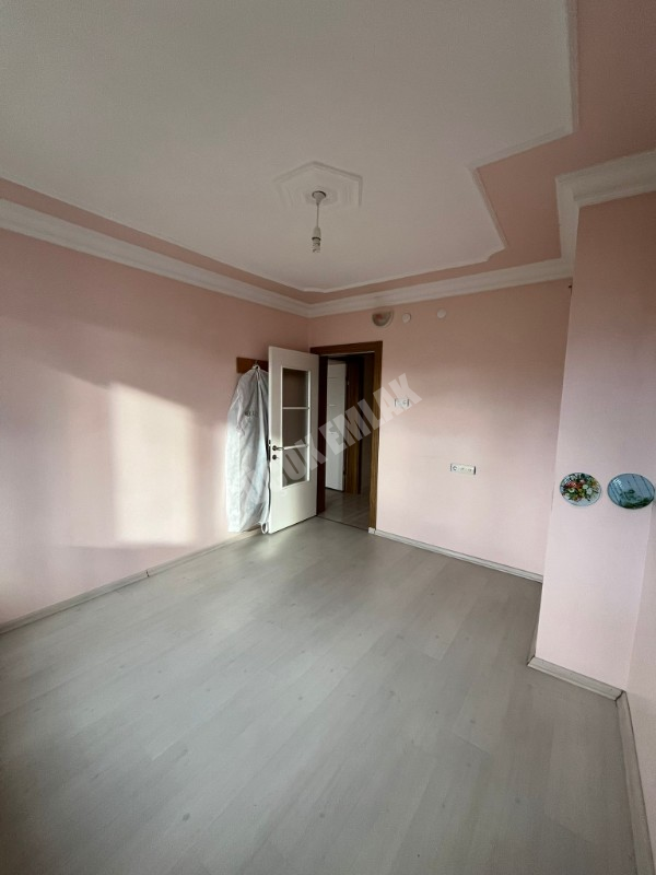 AFYON ÜÇOK EMLAKTAN FATİH MAH TEMİZ BAKIMLI 4+1 KİRALIK DAİRE 