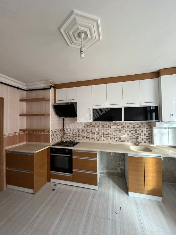 AFYON ÜÇOK EMLAKTAN FATİH MAH TEMİZ BAKIMLI 4+1 KİRALIK DAİRE 