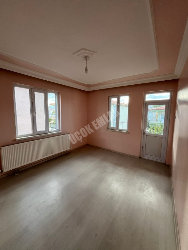 AFYON ÜÇOK EMLAKTAN FATİH MAH TEMİZ BAKIMLI 4+1 KİRALIK DAİRE 
