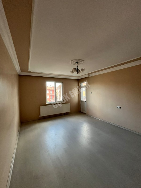 AFYON ÜÇOK EMLAKTAN FATİH MAH TEMİZ BAKIMLI 4+1 KİRALIK DAİRE 