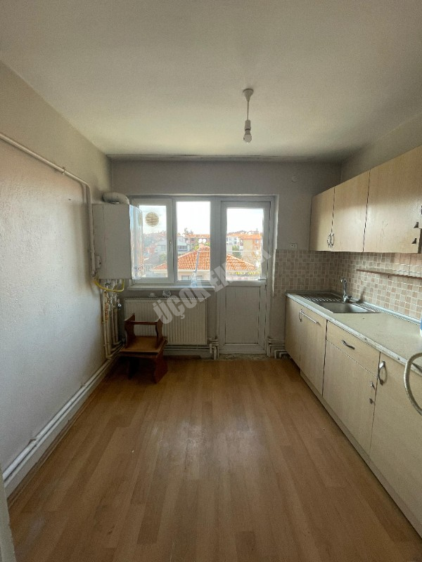 AFYON ÜÇOK EMLAKTAN HARBİŞ GAZİ MAH KİRALIK 3+1 DAİRE