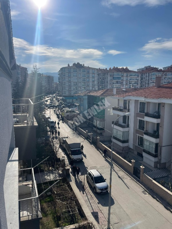AFYON ÜÇOK EMLAKTAN HARBİŞ GAZİ MAH KİRALIK 3+1 DAİRE