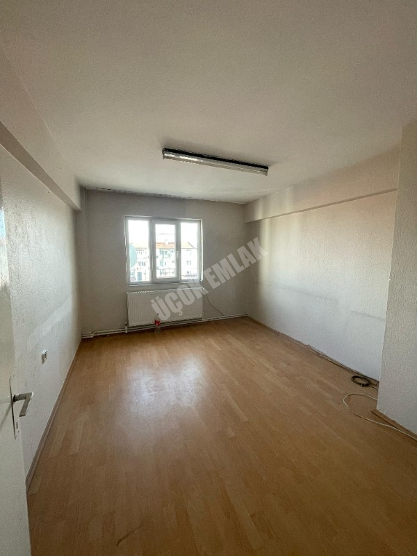 AFYON ÜÇOK EMLAKTAN HARBİŞ GAZİ MAH KİRALIK 3+1 DAİRE