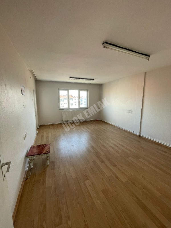 AFYON ÜÇOK EMLAKTAN HARBİŞ GAZİ MAH KİRALIK 3+1 DAİRE