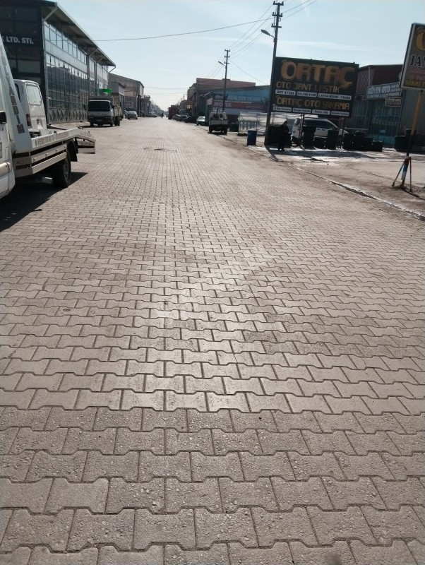 AFYON ÜÇOK EMLAKTAN 2. SANAYİ SİTESİNDE SATILIK 180M² DÜKKAN