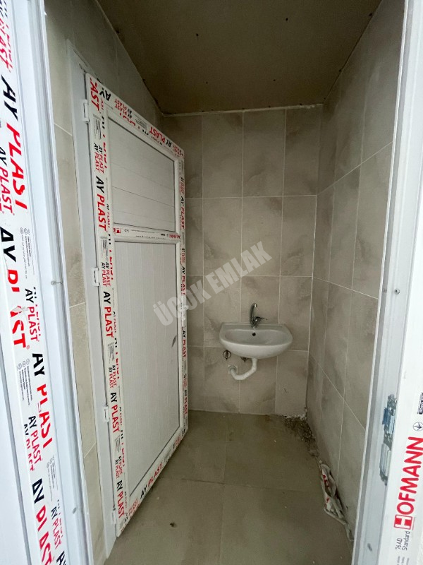 AFYON ÜÇOK EMLAKTAN BATTALGAZİ MAH SATILIK 140M² DÜKKANLAR