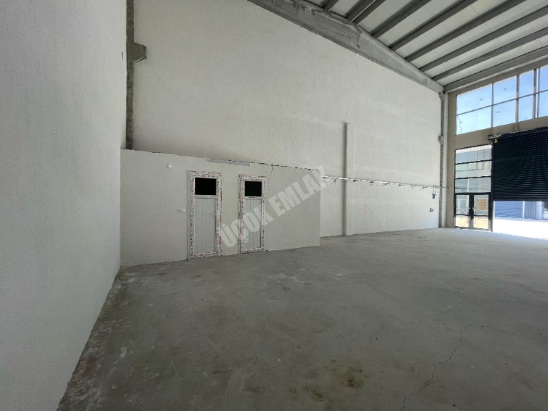 AFYON ÜÇOK EMLAKTAN BATTALGAZİ MAH SATILIK 140M² DÜKKANLAR