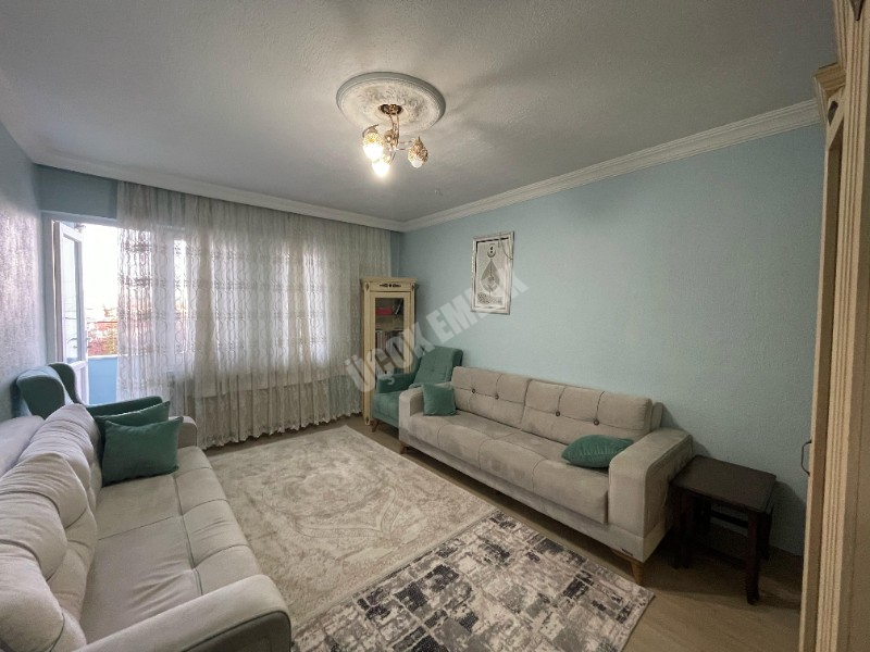 AFYON ÜÇOK EMLAKTAN HARBİŞ GAZİ  MAH. SATILIK BAKIMLI ARAKAT 3+1 DAİRE