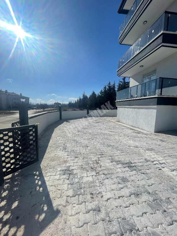 AFYON ÜÇOK EMLAKTAN MAREŞAL MAH DA SATILIK 3+1 SIFIR LÜKS DAİRE