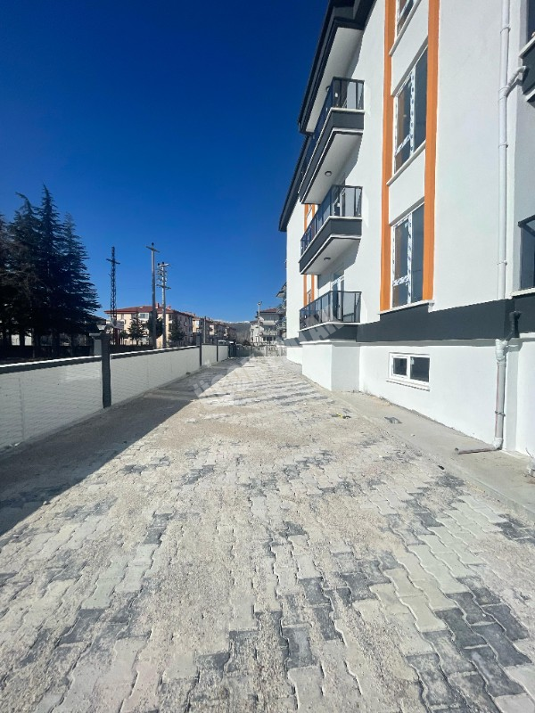 AFYON ÜÇOK EMLAKTAN MAREŞAL MAH DA SATILIK 3+1 SIFIR LÜKS DAİRE