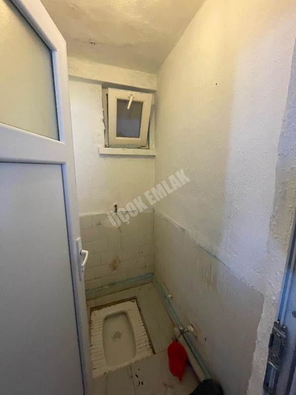 AFYON ÜÇOK EMLAKTAN KURTULUŞ CADDESİNDE SATILIK 2+1 TEMİZ BAKIMLI DAİRE
