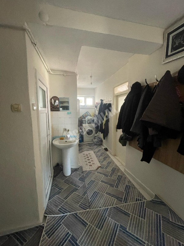 AFYON ÜÇOK EMLAKTAN KURTULUŞ CADDESİNDE SATILIK 2+1 TEMİZ BAKIMLI DAİRE