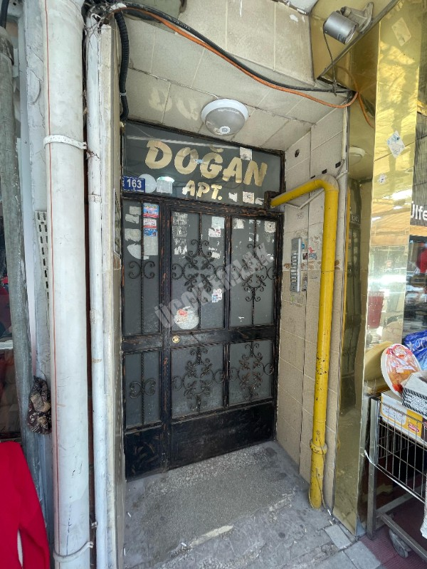 AFYON ÜÇOK EMLAKTAN KURTULUŞ CADDESİNDE SATILIK 2+1 TEMİZ BAKIMLI DAİRE
