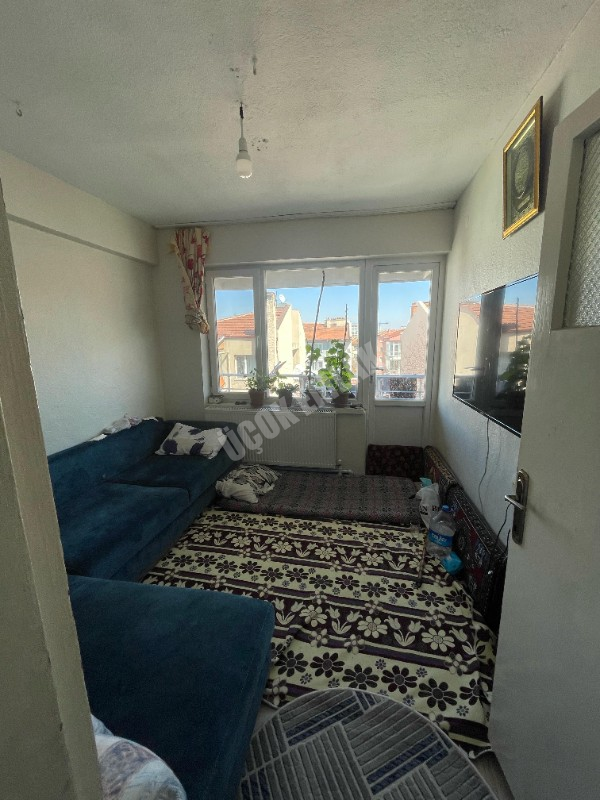 AFYON ÜÇOK EMLAKTAN KURTULUŞ CADDESİNDE SATILIK 2+1 TEMİZ BAKIMLI DAİRE