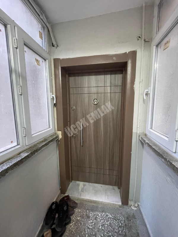 AFYON ÜÇOK EMLAKTAN KURTULUŞ CADDESİNDE SATILIK 2+1 TEMİZ BAKIMLI DAİRE