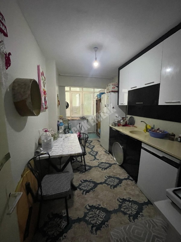 AFYON ÜÇOK EMLAKTAN KURTULUŞ CADDESİNDE SATILIK 2+1 TEMİZ BAKIMLI DAİRE