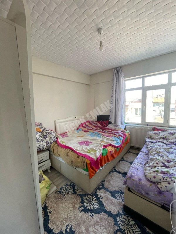 AFYON ÜÇOK EMLAKTAN KURTULUŞ CADDESİNDE SATILIK 2+1 TEMİZ BAKIMLI DAİRE