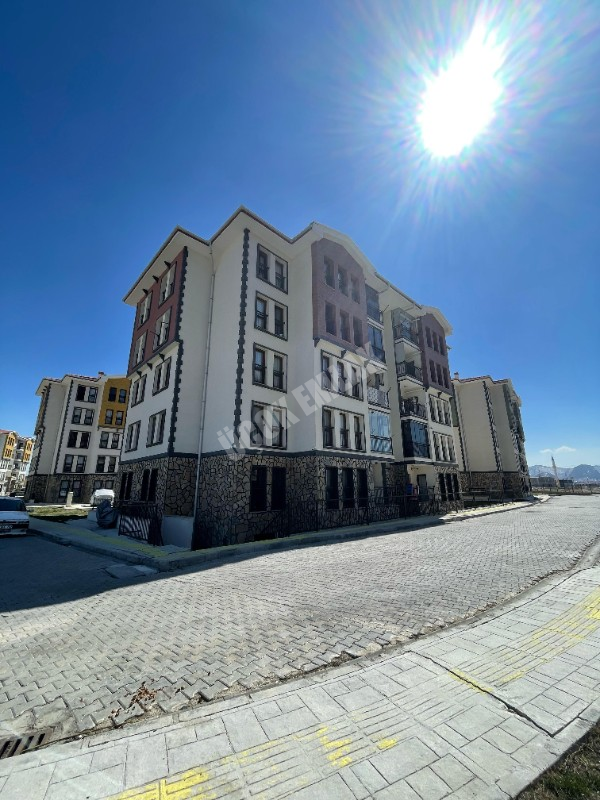 AFYON ÜÇOK EMLAKTAN ÇETİNKAYA TOKİ DE SATILIK 2+1 ARAKAT SIFIR AYARINDA DAİRE