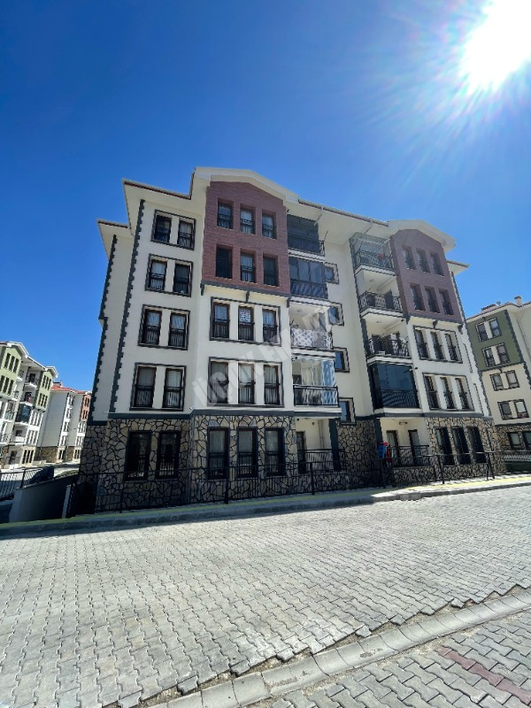 AFYON ÜÇOK EMLAKTAN ÇETİNKAYA TOKİ DE SATILIK 2+1 ARAKAT SIFIR AYARINDA DAİRE