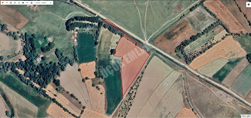 AFYON ÜÇOK EMLAKTAN ÇAY - KARACAÖREN KÖYÜNDE SATILIK 14.270M² TARLA