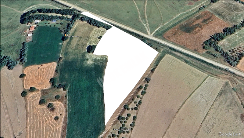 AFYON ÜÇOK EMLAKTAN ÇAY - KARACAÖREN KÖYÜNDE SATILIK 14.270M² TARLA