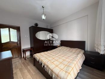 ALYANS'TAN ÇARŞI MERKEZDE İÇİ FULL YAPILI GENİŞ BAĞ. MUTFAK 3+1