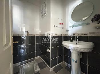 ALYANS'TAN MERKEZİ KONUMDA MASRAFSIZ CEPHELERİ AÇIK GENİŞ M2 3+1