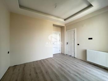 ALYANS'TAN LÜKS SİTE İÇİ KUSURSUZ İŞÇİLİKLİ SIFIR GENİŞ 2+1