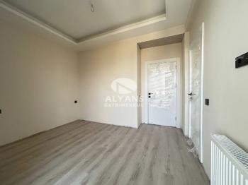 ALYANS'TAN LÜKS SİTE İÇİ KUSURSUZ İŞÇİLİKLİ SIFIR GENİŞ 2+1