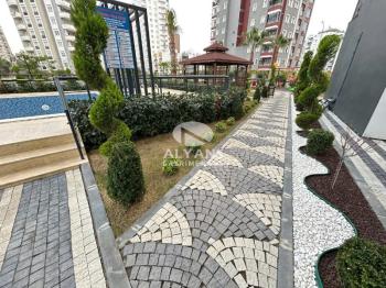 ALYANS'TAN ELİT SİTEDE DENİZE YAKIN SOSYAL ALANLI KİRALIK 1+1