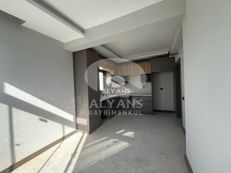 ALYANS'TAN CEPHELERİ AÇIK, BAĞIMSIZ MUTFAK, SIFIR CAZİP DAİRE !!