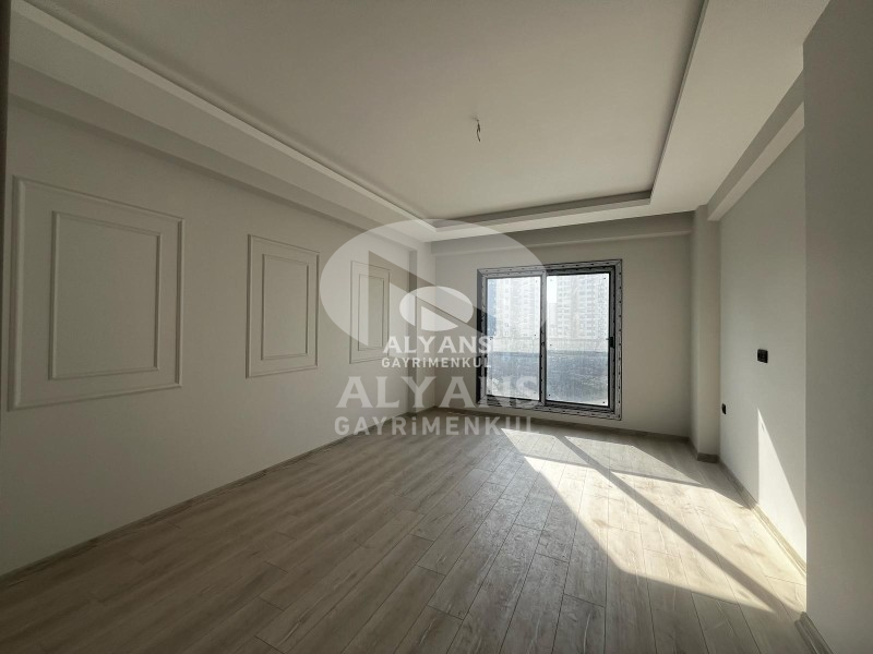 ALYANS'TAN CEPHELERİ AÇIK, BAĞIMSIZ MUTFAK, SIFIR CAZİP DAİRE !!