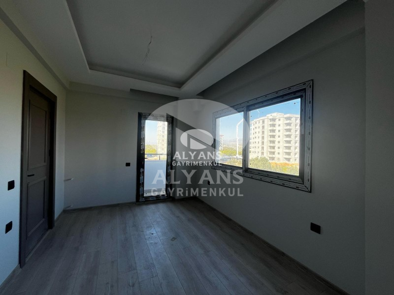 ALYANS'TAN CEPHELERİ AÇIK, BAĞIMSIZ MUTFAK, SIFIR CAZİP DAİRE !!